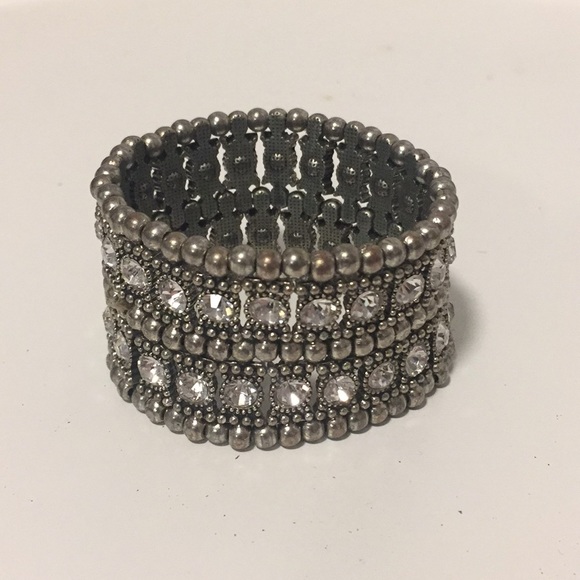 Silver and Crystal elastic bracelet. - Picture 3 of 3